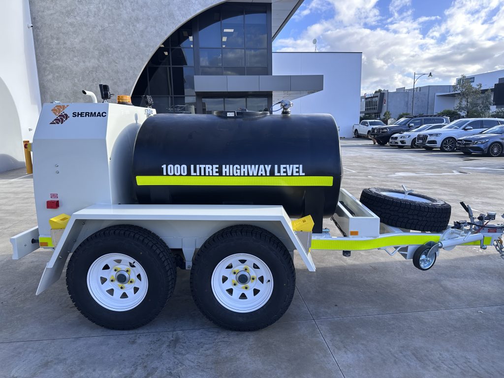Shermac MTS1000 wash down trailer rear view, jockey wheel and black tank at commercial yard