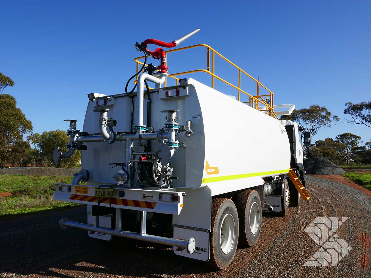 18-000-litre-water-truck-shermac