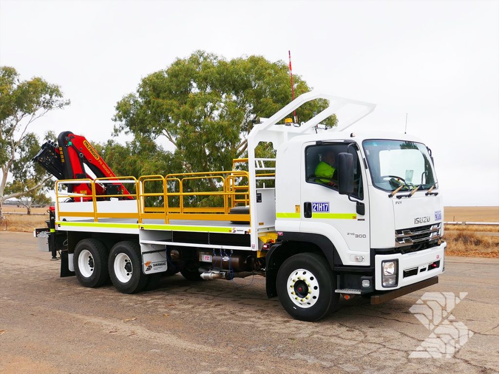 Shermac-Tray-Truck-on-Izuzu-Cab-Chassis-with-Palfi