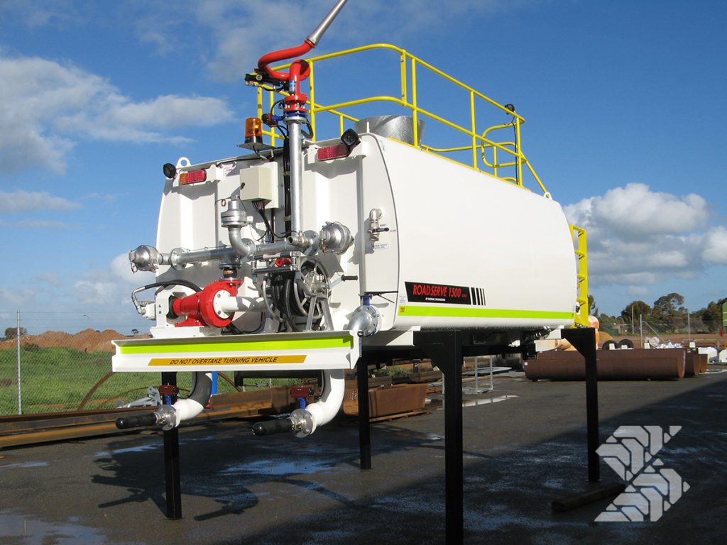 Water-tanker-showing-hydraulic-lifting-legs-1