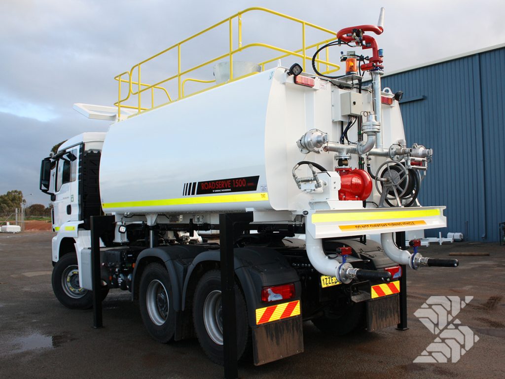 Water-tanker-showing-hydraulic-lifting-legs-rear-view